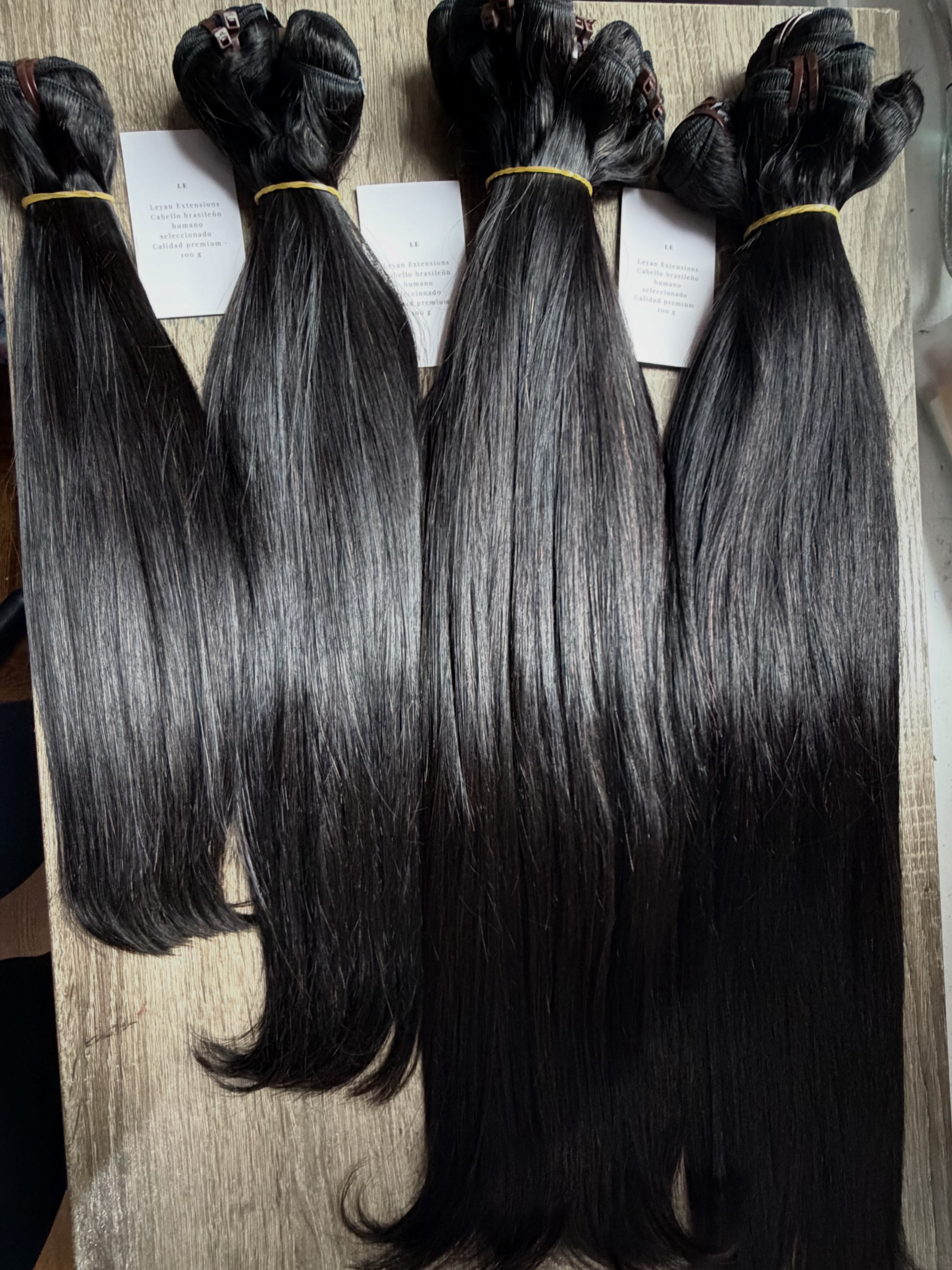 Tres mechones de extensiones brasileñas en diferentes largos